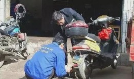 电动车维修师傅爆料视频,揭秘师傅爆料视频中的惊人真相