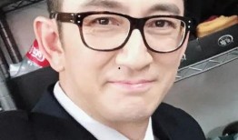 吴启华爆料道歉视频播放,网友热议其诚意与影响