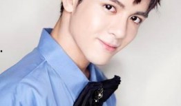 圈内人士爆料周也和曾舜晞,圈内人士曝神秘恋情，甜蜜互动引热议