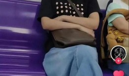 地铁女子爆料是真的吗视频,地铁女子爆料视频真实性揭秘